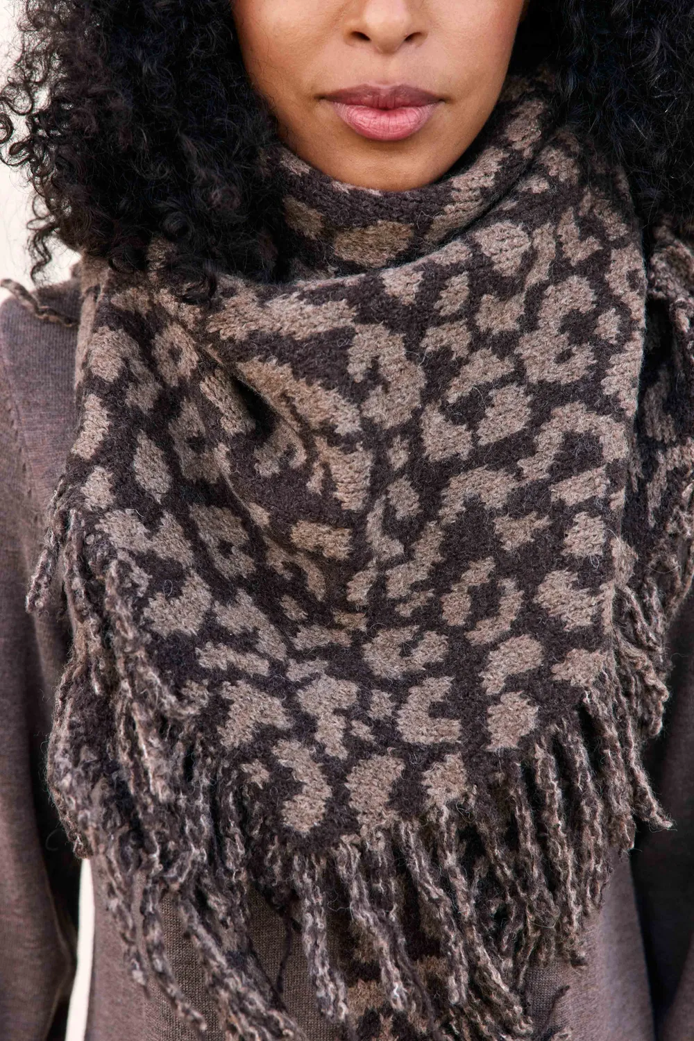 La Petite Etoile Audrey sjaal luipaard taupe
