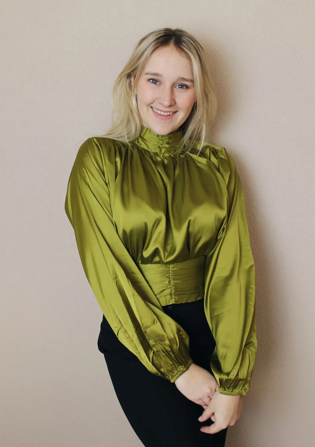 LOVEDRUNKY Satin Olijfgroen crop top luxe