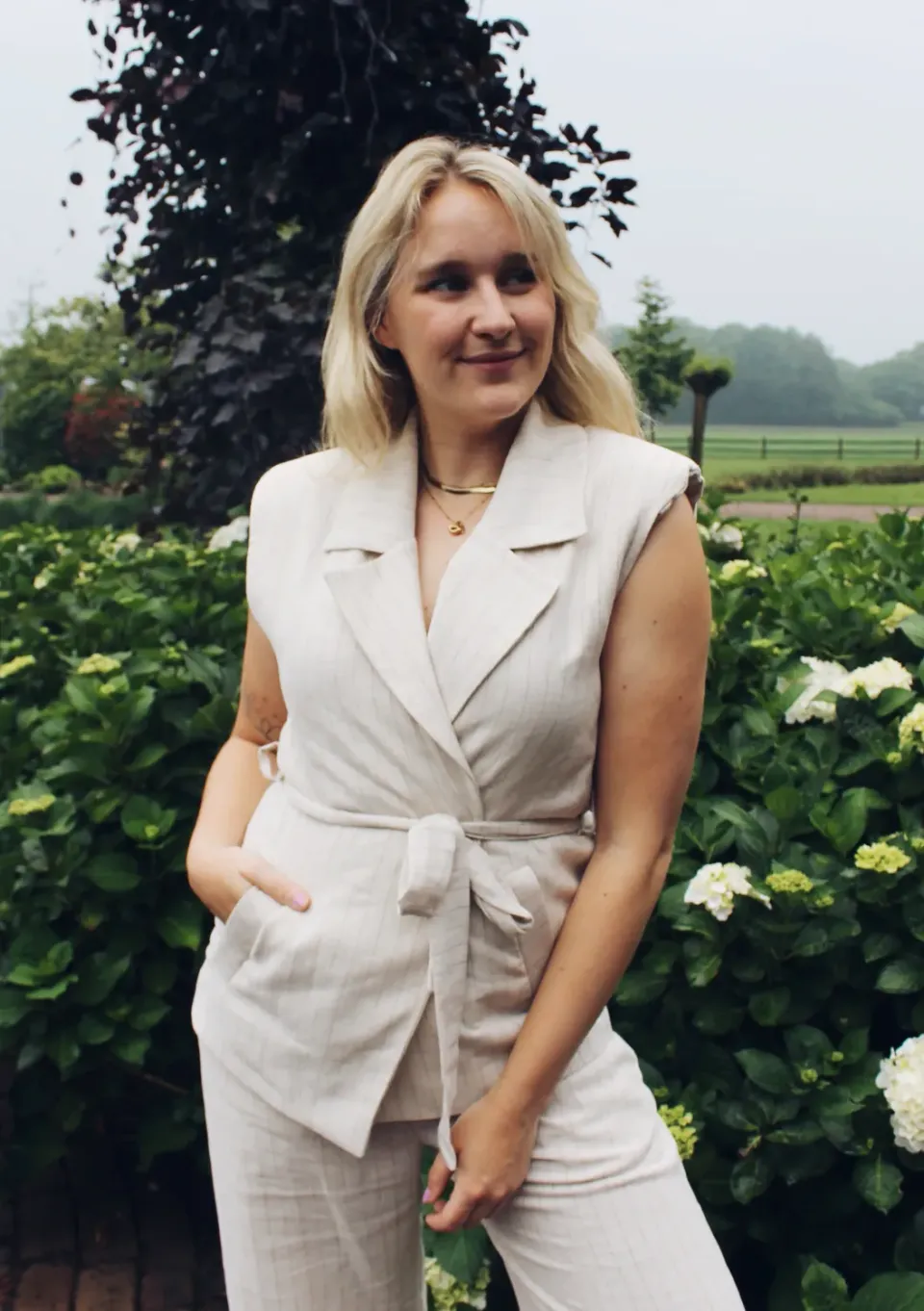 LOVEDRUNKY Linnen Gestreept gilet beige met ceintuur