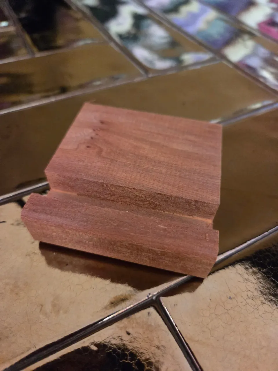 Amiek Yett tegelhouder hout display standaard