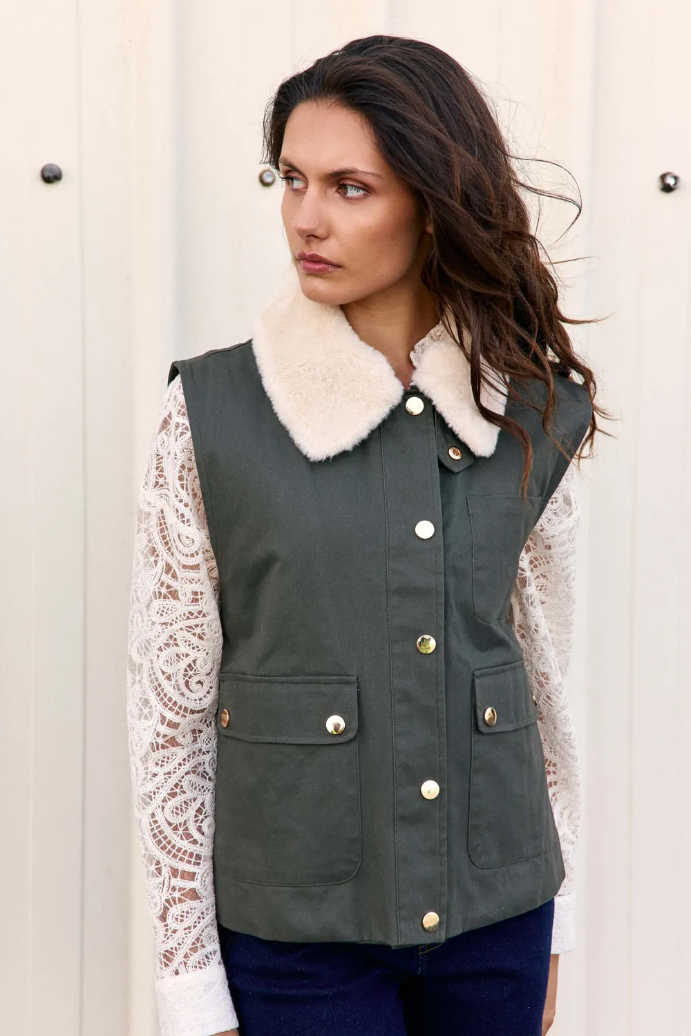 La Petite Etoile Vanck mouwloos vest kaki polokraag