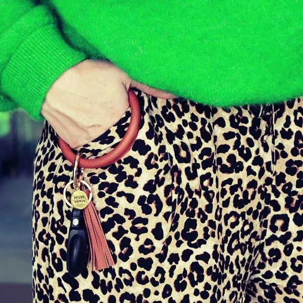 Amiek Power Woman sleutelhanger bruin vegan leer polsband