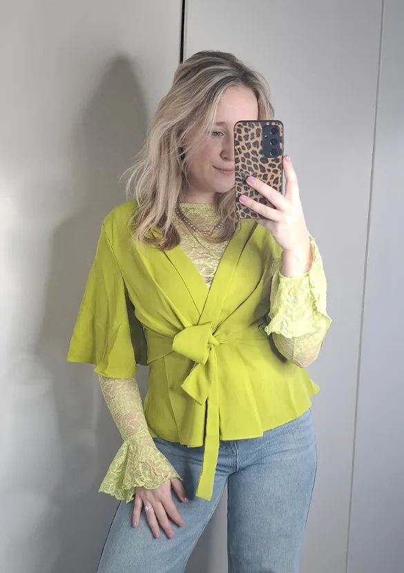 LOVEDRUNKY Vlindermouw top pistachegroen V-hals