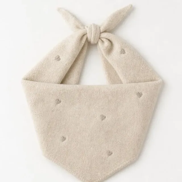 Amiek Driehoek Sjaaltje Hartjes sjaal beige 110 cm