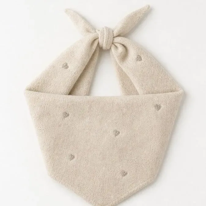Amiek Driehoek Sjaaltje Hartjes sjaal beige 110 cm
