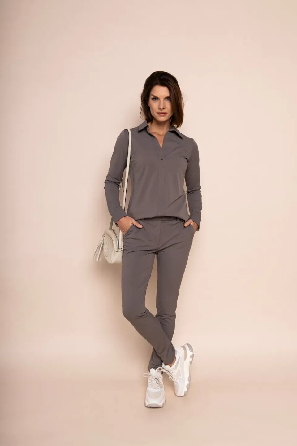 Laboutiek Ivanka blouse taupe travel lange mouw