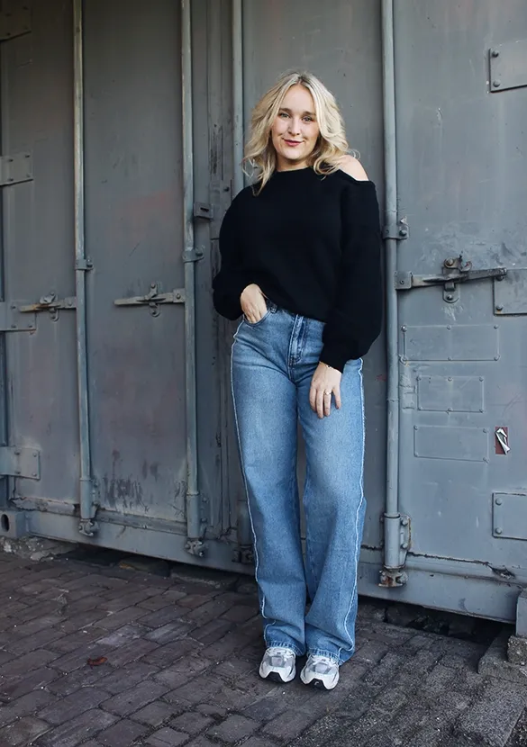 LOVEDRUNKY Cut Out Shoulder trui zwart zacht