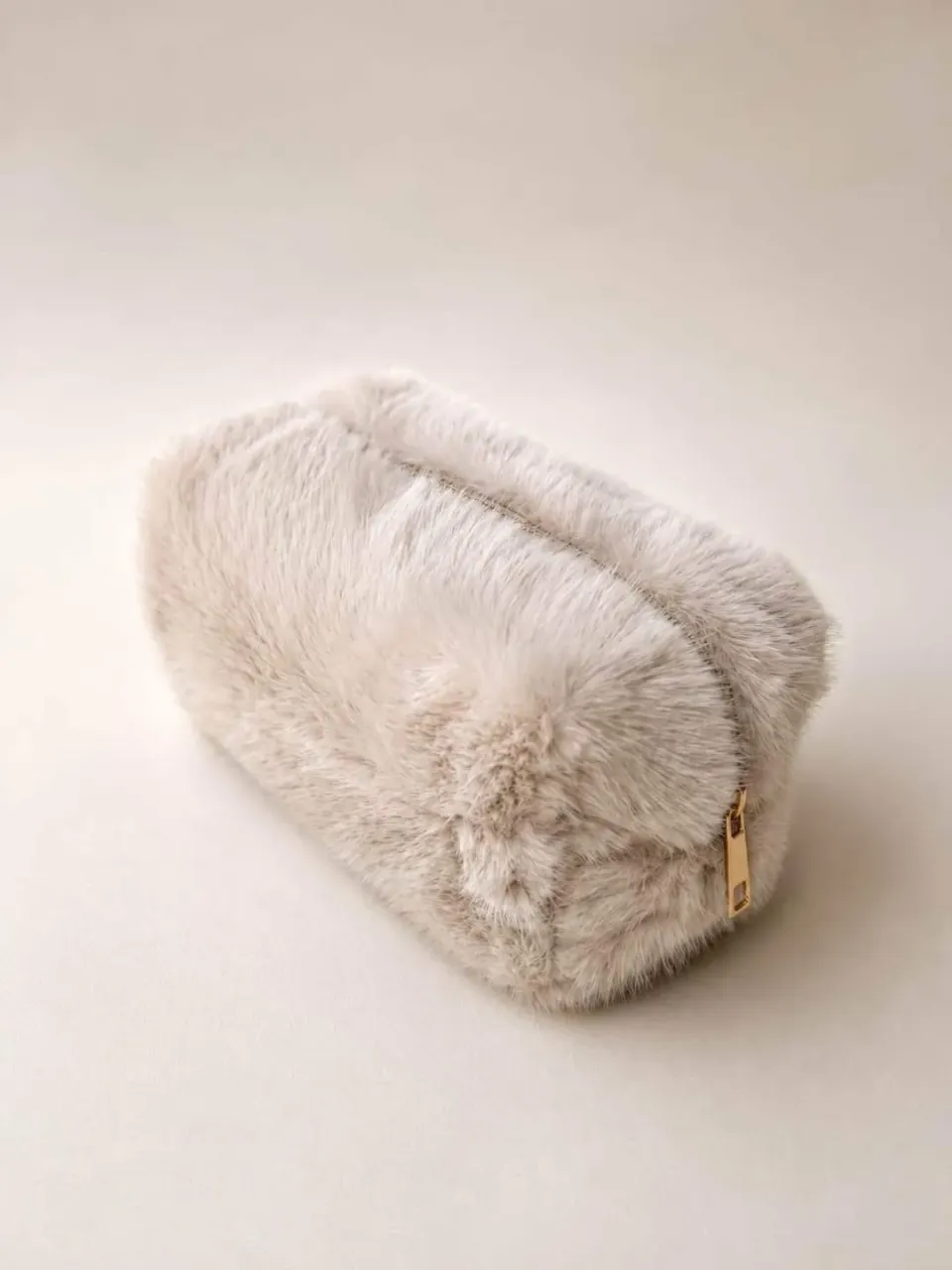 Amiek Fluffy beautybag beige teddy toilettas