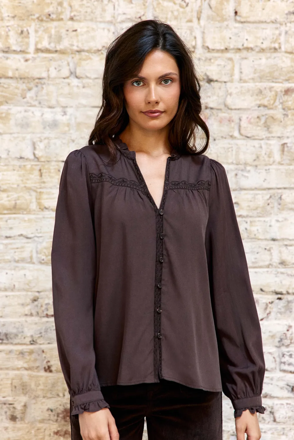 La Petite Etoile Bowen blouse bruin borduursel volant