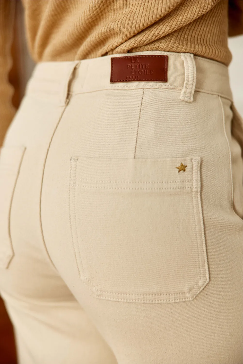 La Petite Etoile Petrona wijde broek naturel geplooide pijp