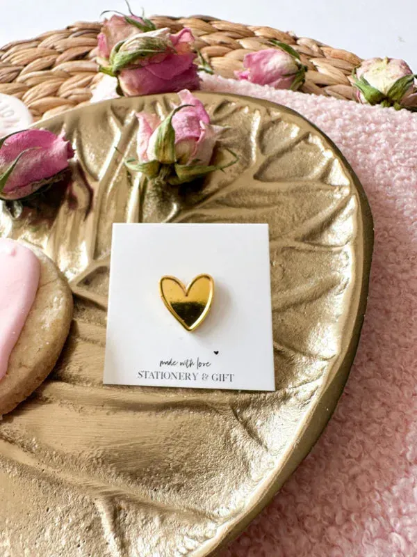 Amiek Mini Hartje pin goud 1,5 cm cadeau