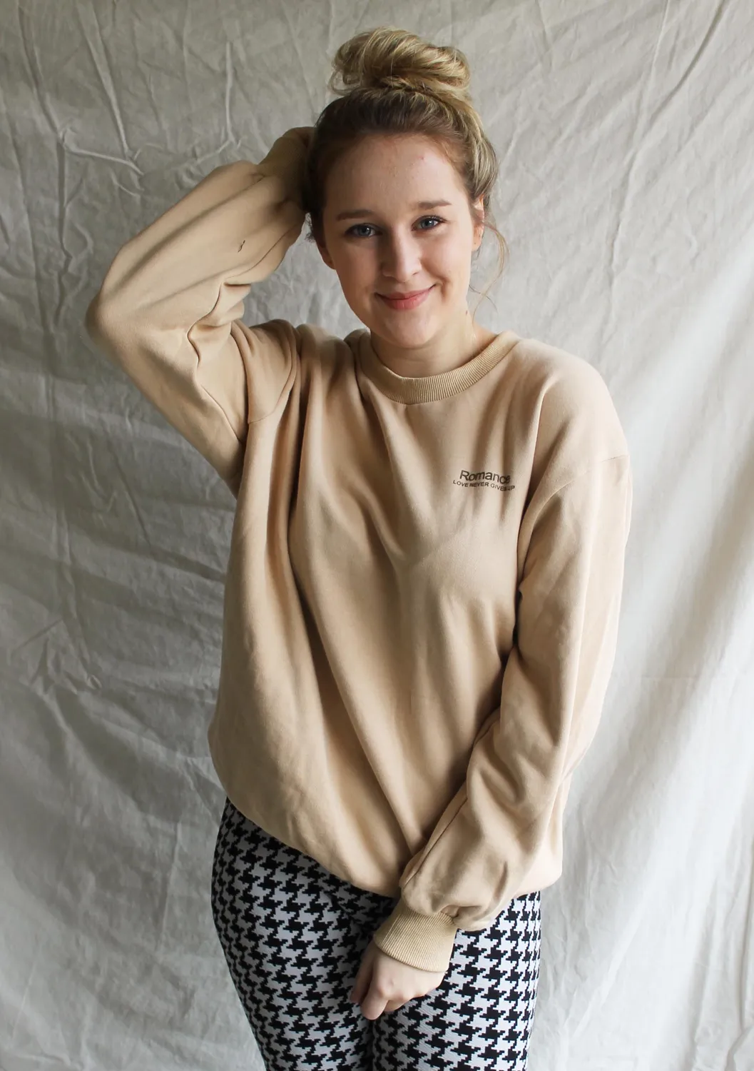 LOVEDRUNKY Romance sweater beige oversized fleece