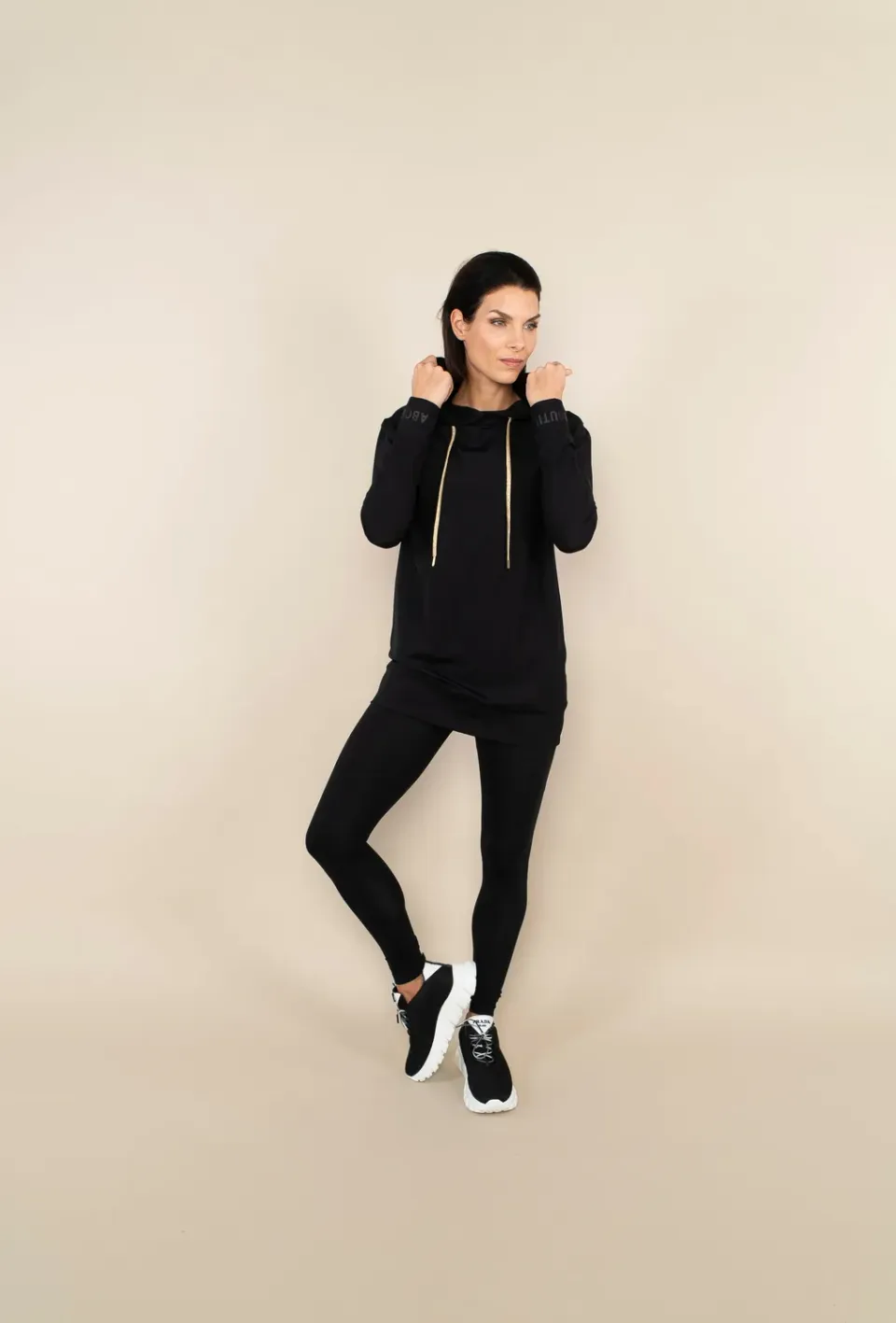 Laboutiek Sport hoodie zwart gouden koordjes