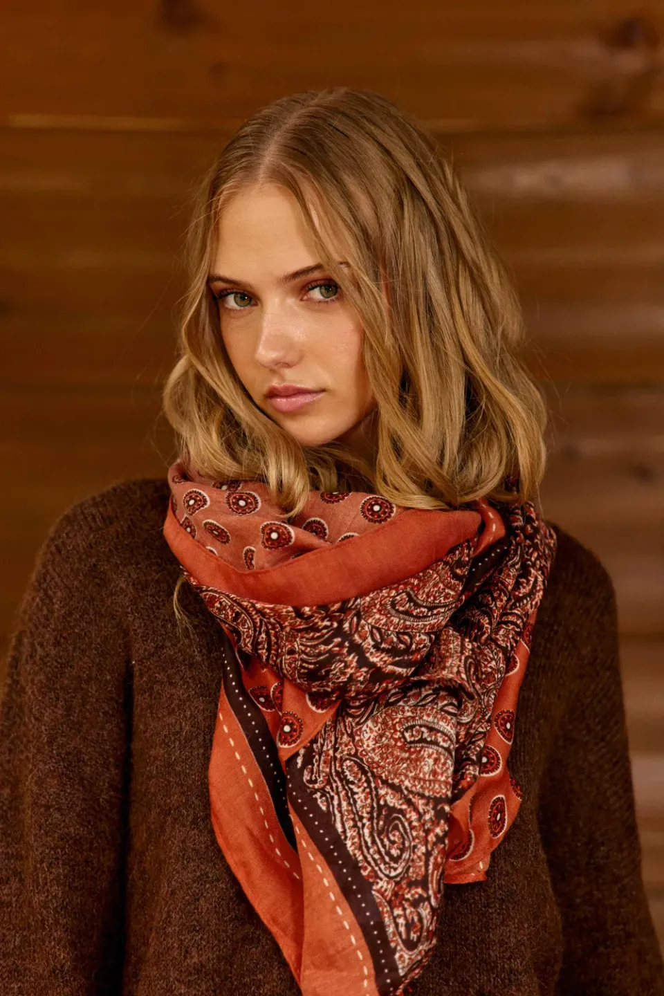 La Petite Etoile Arlen sjaal steenrood paisley