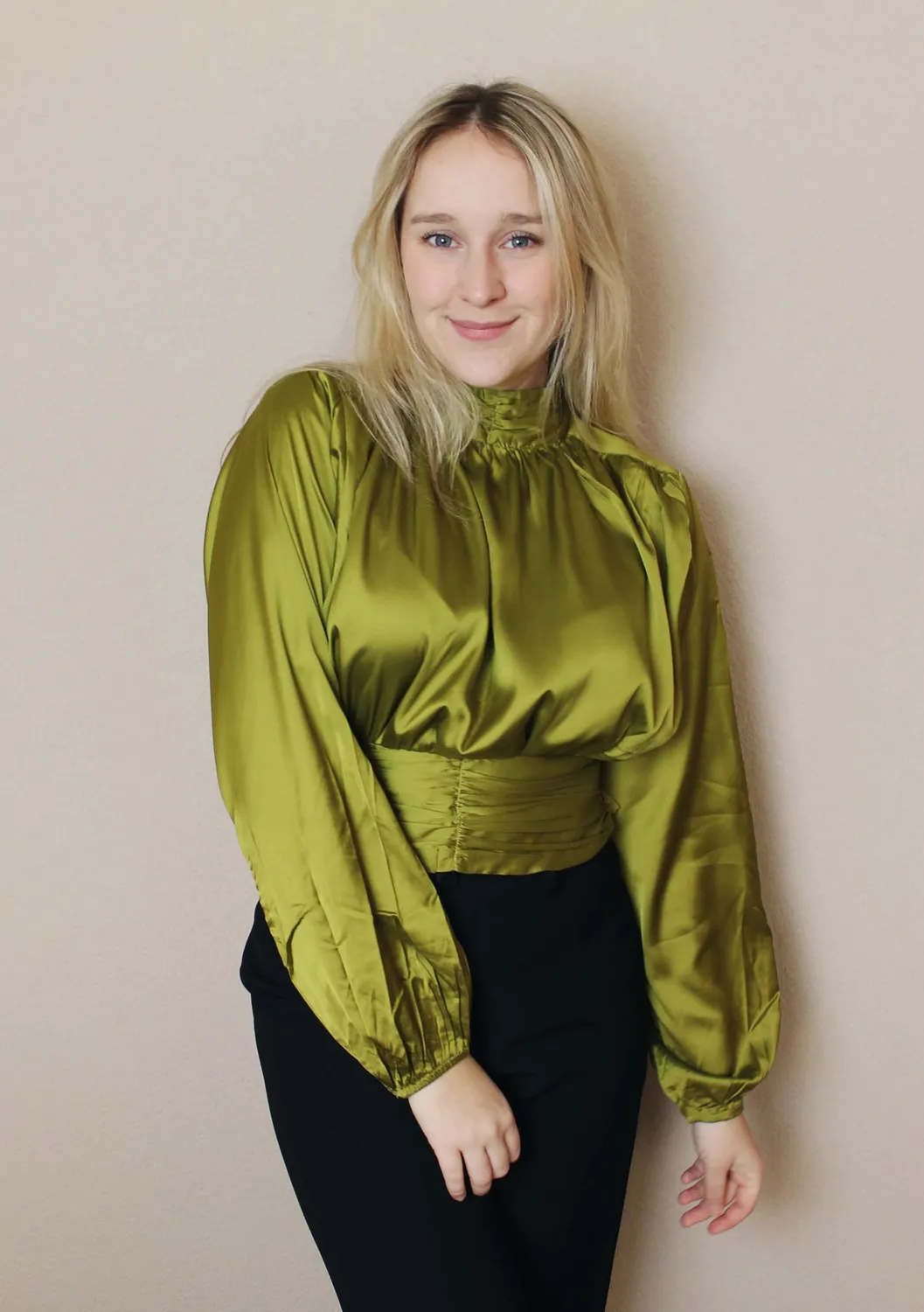 LOVEDRUNKY Satin Olijfgroen crop top luxe