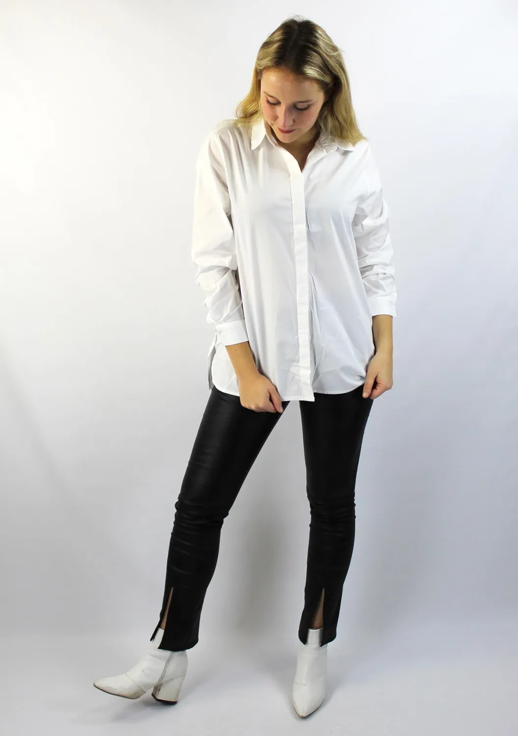 LOVEDRUNKY Basic blouse wit knoopsluiting overslag