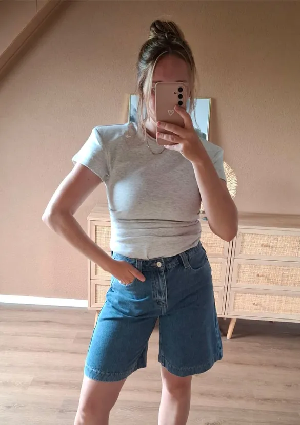 LOVEDRUNKY Schoudervulling T-shirt grijs aangesloten