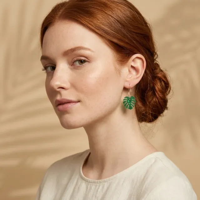 Tatyana Glitter Monstera oorringen groen blad