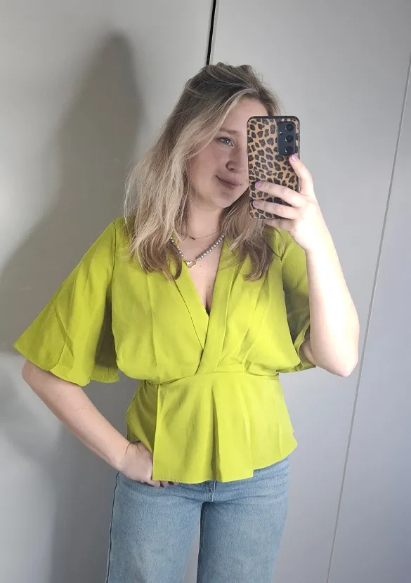 LOVEDRUNKY Vlindermouw top pistachegroen V-hals