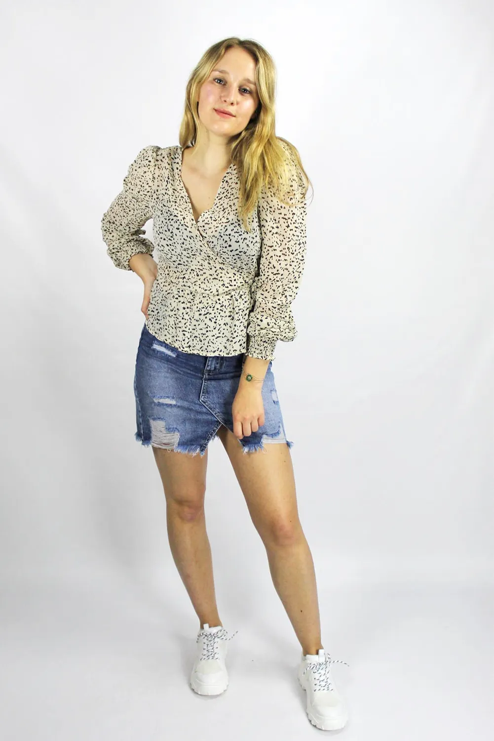 LOVEDRUNKY Blouse Beige met Print Overslag